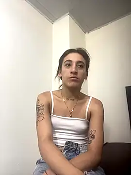 Snapshot of andreahhill chatting on 10.29.25 andreahhill online show from 10.29.25