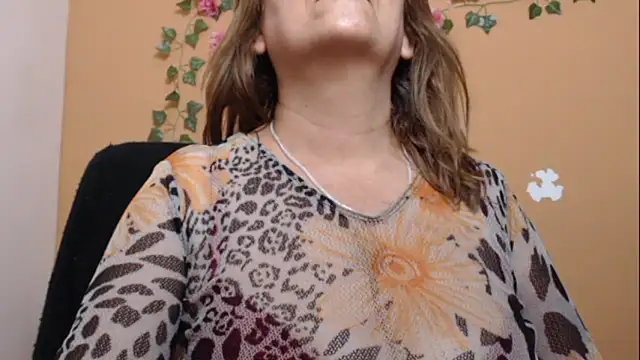 Snapshot of Hellensextits chatting on 12.15.24 Hellensextits online show from 12.15.24