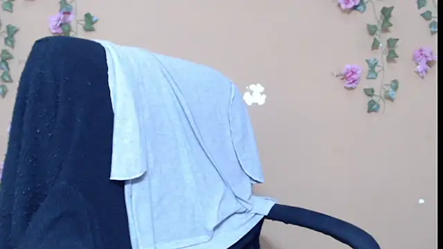 Snapshot of Hellensextits chatting on 12.24.24 Hellensextits online show from 12.24.24