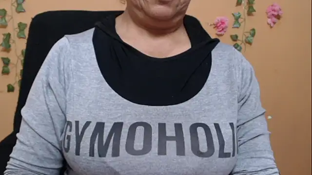 Snapshot of Hellensextits chatting on 01.03.25 Hellensextits online show from 01.03.25