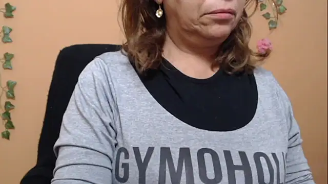 Snapshot of Hellensextits chatting on 01.05.25 Hellensextits online show from 01.05.25