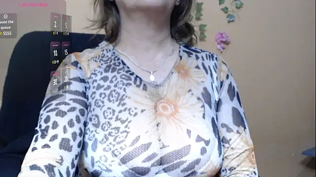 Snapshot of Hellensextits chatting on 03.18.25 Hellensextits online show from 03.18.25