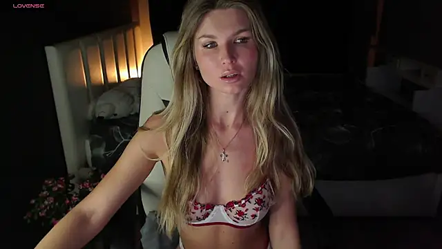 Snapshot of AngelMiaM chatting on 01.29.25 AngelMiaM online show from 01.29.25