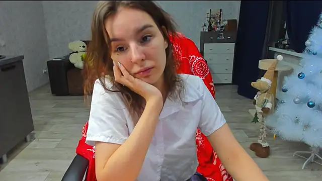 Snapshot of c_arina_x chatting on 12.29.24 c arina x online show from 12.29.24
