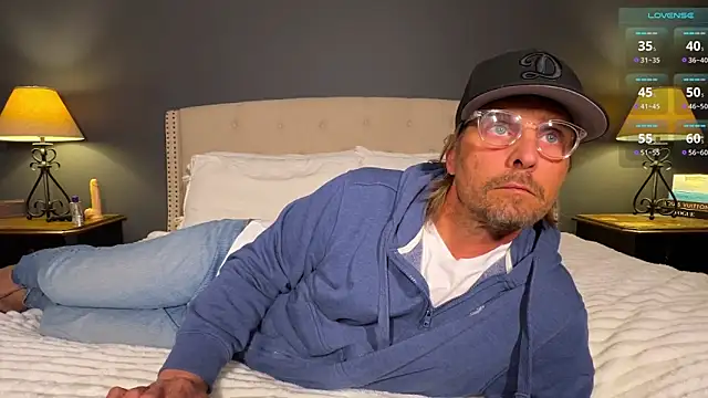 Snapshot of RyanRitchie chatting on 12.17.24 RyanRitchie online show from 12.17.24