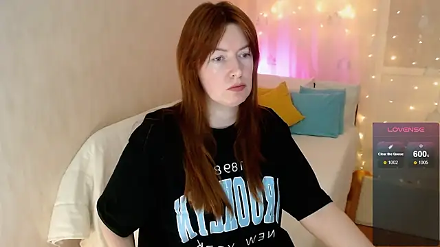 Snapshot of Kira_land chatting on 12.28.24 Kira land online show from 12.28.24