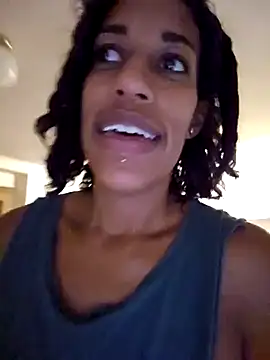 Snapshot of Goldenlace chatting on 12.19.24 Goldenlace online show from 12.19.24