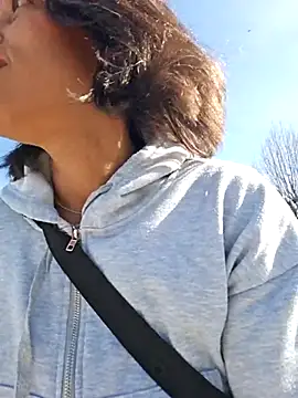 Snapshot of Goldenlace chatting on 02.26.25 Goldenlace online show from 02.26.25