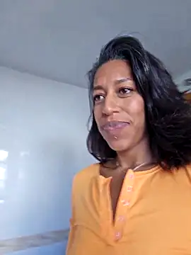 Snapshot of Goldenlace chatting on 10.15.25 Goldenlace online show from 10.15.25