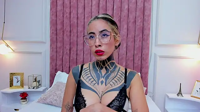 Snapshot of NicoleBlum chatting on 12.30.24 NicoleBlum online show from 12.30.24