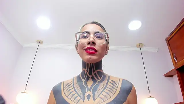 Snapshot of NicoleBlum chatting on 01.06.25 NicoleBlum online show from 01.06.25