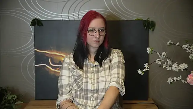 Snapshot of KarenHaan chatting on 10.25.25 KarenHaan online show from 10.25.25