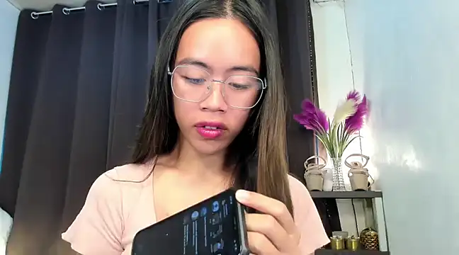 Snapshot of Emma_Jones88 chatting on 02.15.25 Emma Jones88 online show from 02.15.25