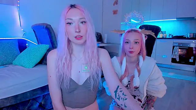 Snapshot of AlexRoseLiRed chatting on 12.18.24 AlexRoseLiRed online show from 12.18.24