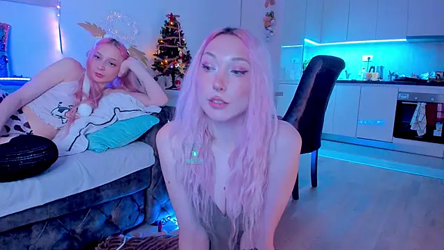 Snapshot of AlexRoseLiRed chatting on 12.18.24 AlexRoseLiRed online show from 12.18.24