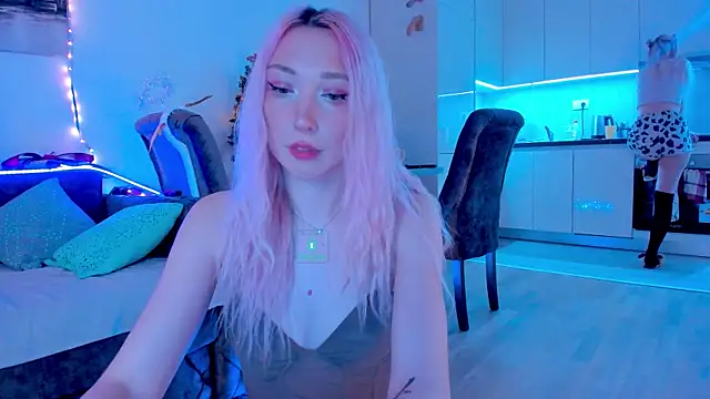 Snapshot of AlexRoseLiRed chatting on 12.20.24 AlexRoseLiRed online show from 12.20.24