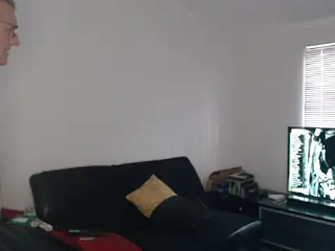 Snapshot of shhhoot73 chatting on 10.12.25 shhhoot73 online show from 10.12.25