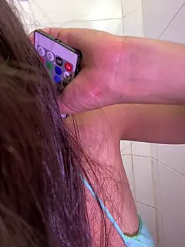 Snapshot of loolla_23 chatting on 03.01.25 loolla 23 online show from 03.01.25