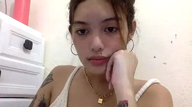 Snapshot of AlexandraMooree chatting on 02.23.25 AlexandraMooree online show from 02.23.25