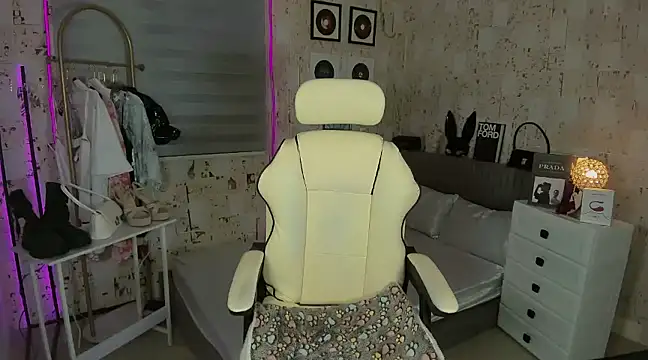 Snapshot of AlexandraMooree chatting on 03.20.25 AlexandraMooree online show from 03.20.25