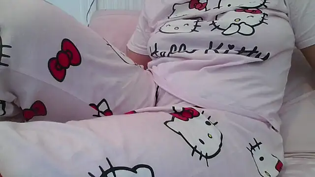 Snapshot of RealLittleRedRidingHood chatting on 02.08.25 RealLittleRedRidingHood online show from 02.08.25