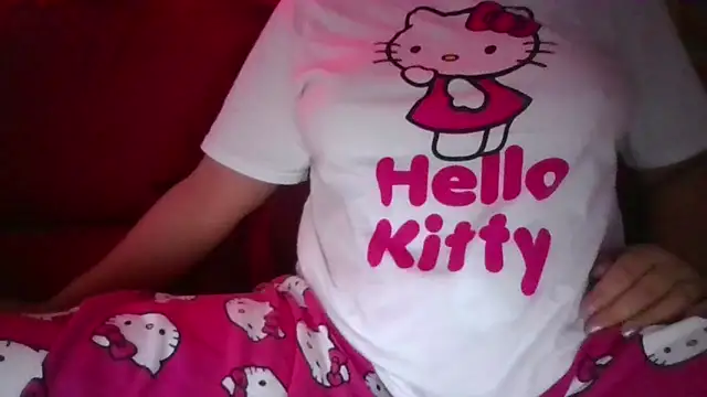 Snapshot of RealLittleRedRidingHood chatting on 03.07.25 RealLittleRedRidingHood online show from 03.07.25