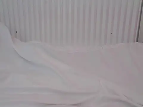 Snapshot of RealLittleRedRidingHood chatting on 10.08.25 RealLittleRedRidingHood online show from 10.08.25