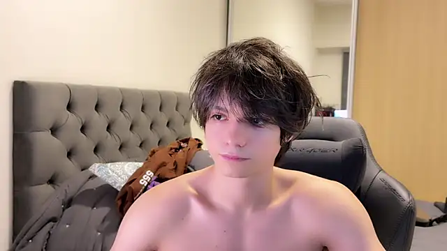 Snapshot of SasukeUhchiaa chatting on 12.21.24 SasukeUhchiaa online show from 12.21.24