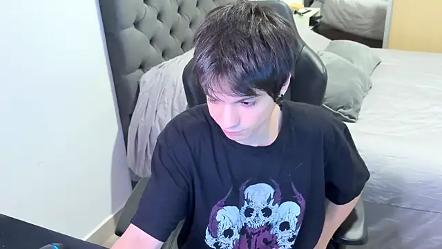 Snapshot of SasukeUhchiaa chatting on 03.14.25 SasukeUhchiaa online show from 03.14.25