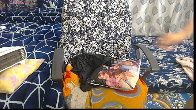 Snapshot of sexyrihana1 chatting on 12.18.24 sexyrihana1 online show from 12.18.24