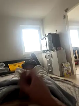 Snapshot of oroszlanw chatting on 11.17.25 oroszlanw online show from 11.17.25