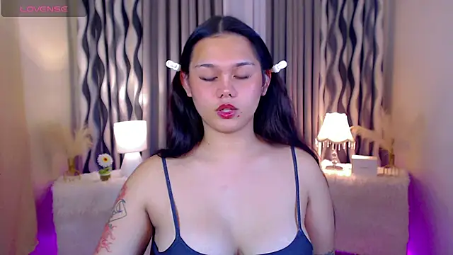 Snapshot of Ella_Fantasiax chatting on 10.18.25 Ella Fantasiax online show from 10.18.25