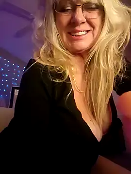 Snapshot of IMS_BHAVEN chatting on 12.15.24 IMS BHAVEN online show from 12.15.24