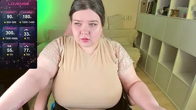 Snapshot of PlumPie chatting on 02.26.25 PlumPie online show from 02.26.25