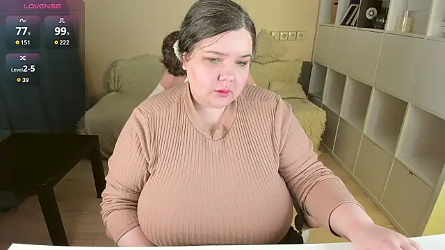 Snapshot of PlumPie chatting on 09.09.25 PlumPie online show from 09.09.25