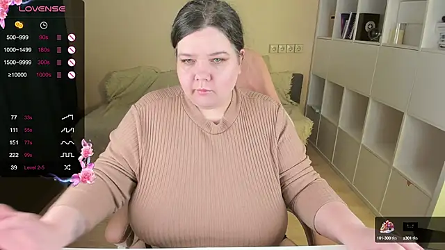 Snapshot of PlumPie chatting on 10.12.25 PlumPie online show from 10.12.25