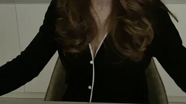 Snapshot of amara_2022 chatting on 11.01.25 amara 2022 online show from 11.01.25