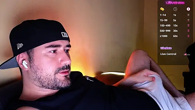 Snapshot of DominantTheo chatting on 12.07.24 DominantTheo online show from 12.07.24