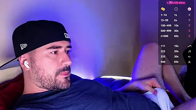 Snapshot of DominantTheo chatting on 12.19.24 DominantTheo online show from 12.19.24