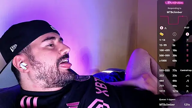 Snapshot of DominantTheo chatting on 03.17.25 DominantTheo online show from 03.17.25