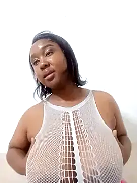 Snapshot of HotAFRICANBEAUTY chatting on 01.13.25 HotAFRICANBEAUTY online show from 01.13.25