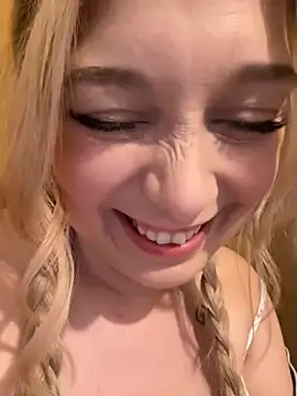 Snapshot of CherryAuroraa chatting on 12.15.24 CherryAuroraa online show from 12.15.24