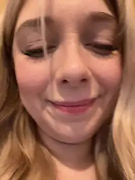 Snapshot of CherryAuroraa chatting on 12.19.24 CherryAuroraa online show from 12.19.24