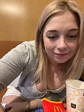 Snapshot of CherryAuroraa chatting on 01.19.25 CherryAuroraa online show from 01.19.25