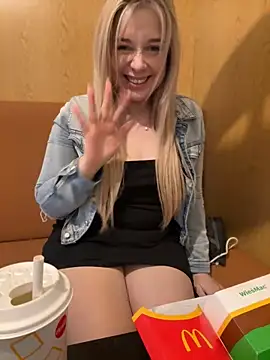 Snapshot of CherryAuroraa chatting on 02.01.25 CherryAuroraa online show from 02.01.25