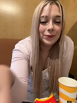 Snapshot of CherryAuroraa chatting on 02.23.25 CherryAuroraa online show from 02.23.25