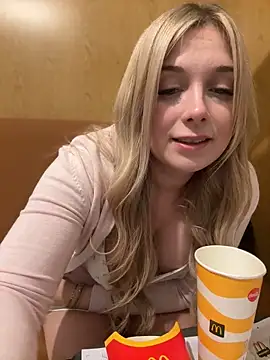 Snapshot of CherryAuroraa chatting on 02.26.25 CherryAuroraa online show from 02.26.25