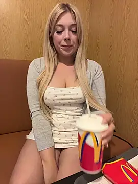 Snapshot of CherryAuroraa chatting on 10.11.25 CherryAuroraa online show from 10.11.25