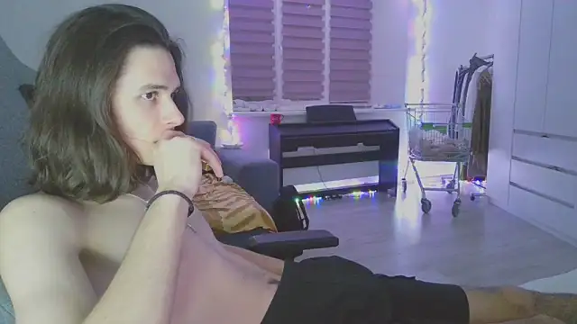 Snapshot of CandyChell chatting on 02.07.25 CandyChell online show from 02.07.25