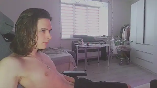 Snapshot of CandyChell chatting on 02.16.25 CandyChell online show from 02.16.25